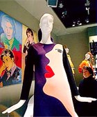 Многие из работ стали результатом творческого освоения Ив Сен-Лораном произведений Пикассо и Брака